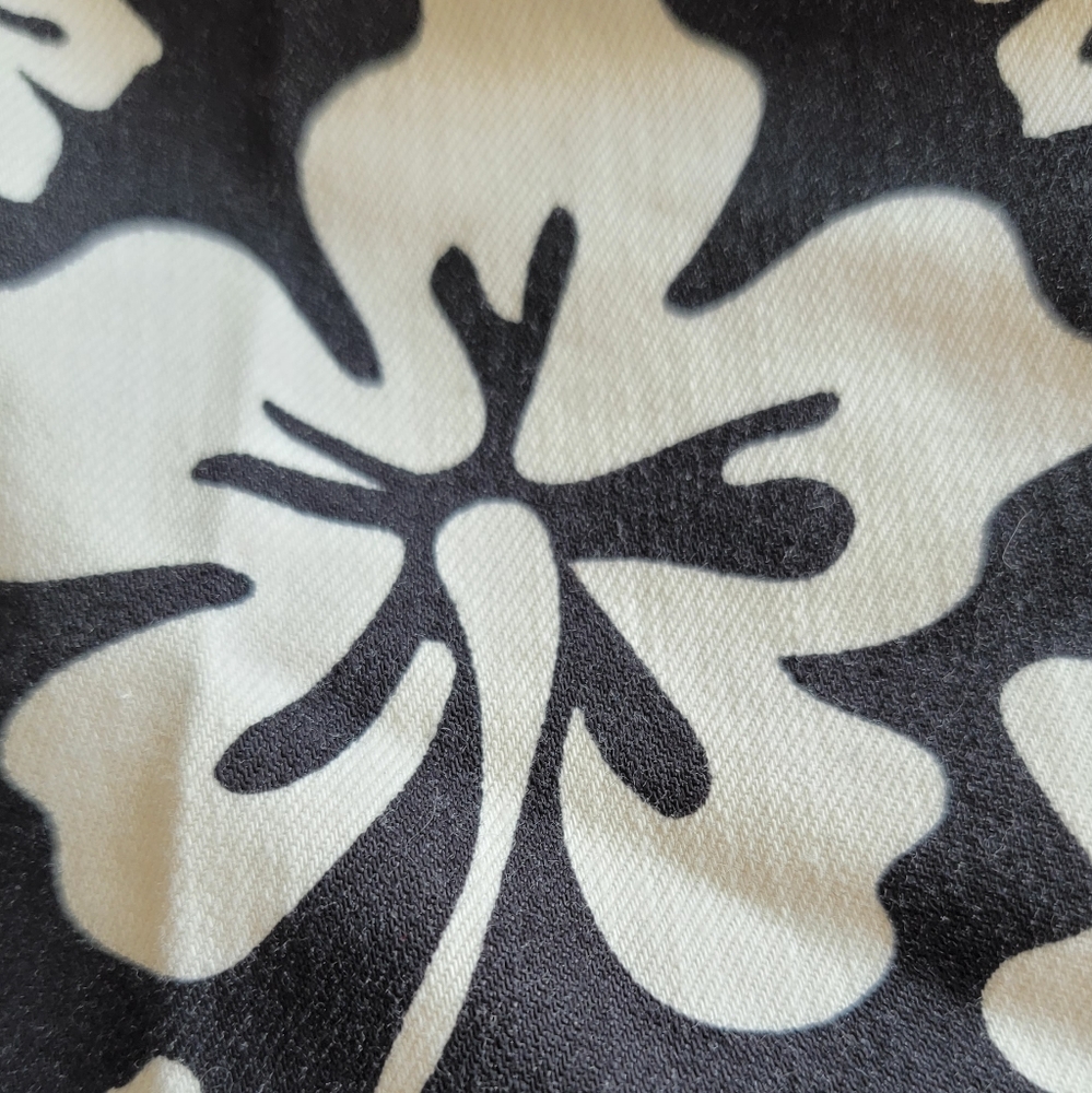 WILD FABLE Black and white  cute mini skirt women size 10 Hawaiian style. NWOT. - Picture 4 of 7